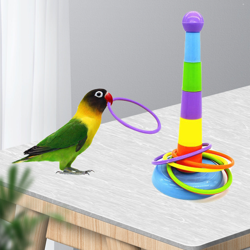 Plastic bird toy for parrots, 15.5cm height, adjustable parts for customizable play, base diameter 7cm, ferrule diameter 7.3cm. Colors shipped randomly.