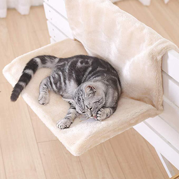 Plush cat bed hammock, offering a cozy and comfortable resting space for cats, measuring 46x30x25 cm.