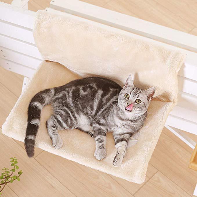 Plush cat bed hammock, offering a cozy and comfortable resting space for cats, measuring 46x30x25 cm.